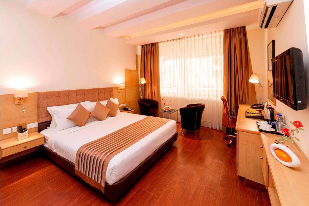 Ramada Neemrana Hotel Exterior foto