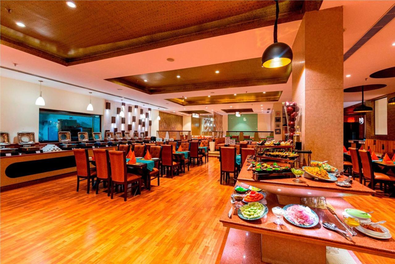 Ramada Neemrana Hotel Exterior foto